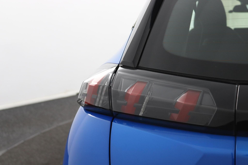 Peugeot e-2008 EV Active Pack 50 kWh — photo 36