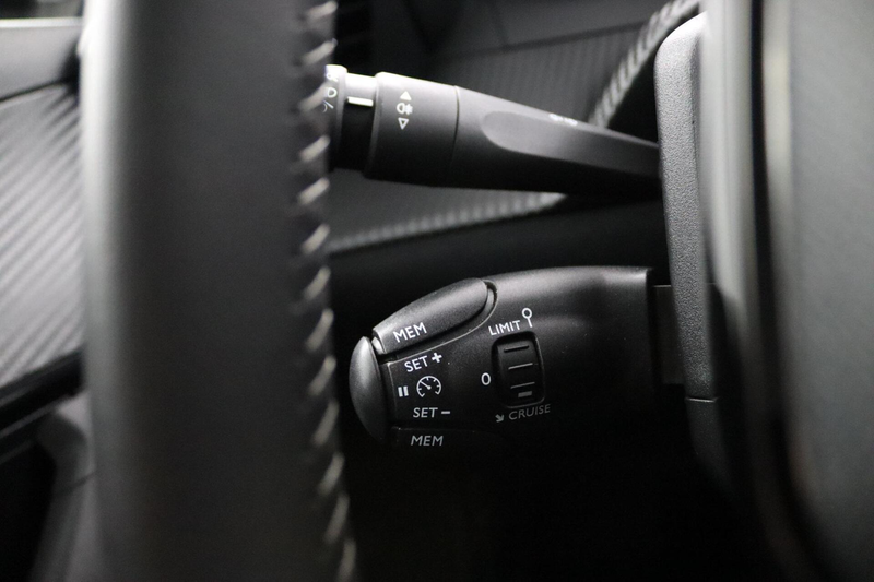 Peugeot e-2008 EV Active Pack 50 kWh — photo 20