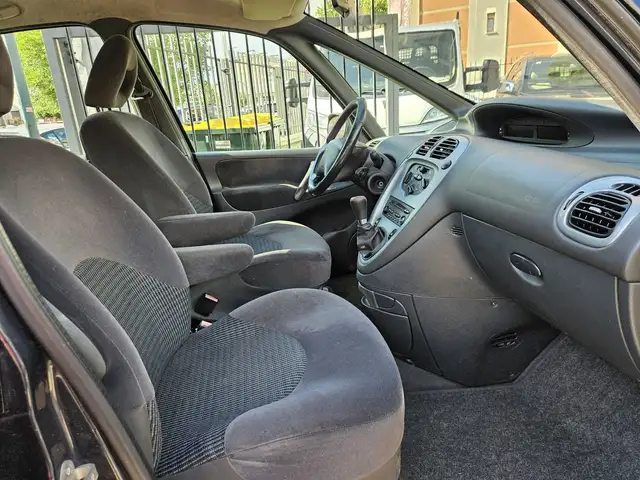 Citroen Xsara Picasso view 11