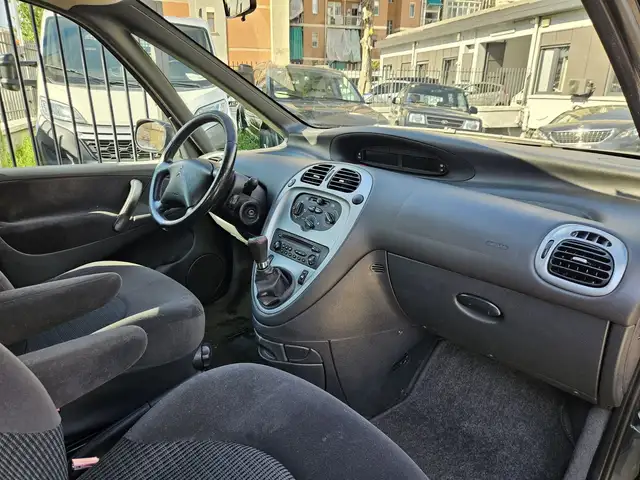 Citroen Xsara Picasso view 10