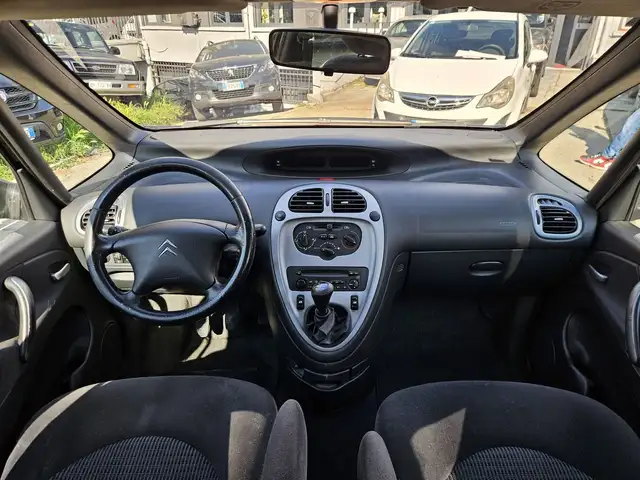 Citroen Xsara Picasso view 9