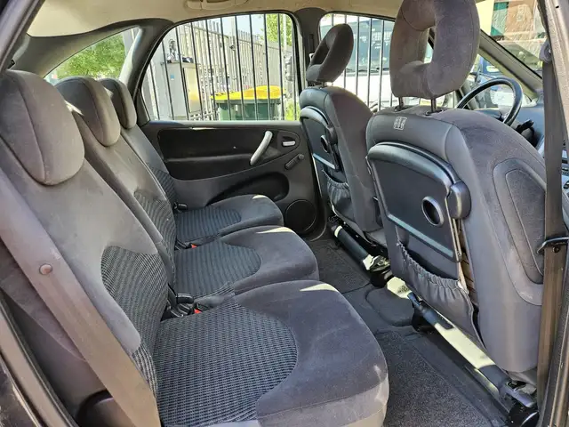 Citroen Xsara Picasso view 12