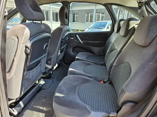 Citroen Xsara Picasso view 8