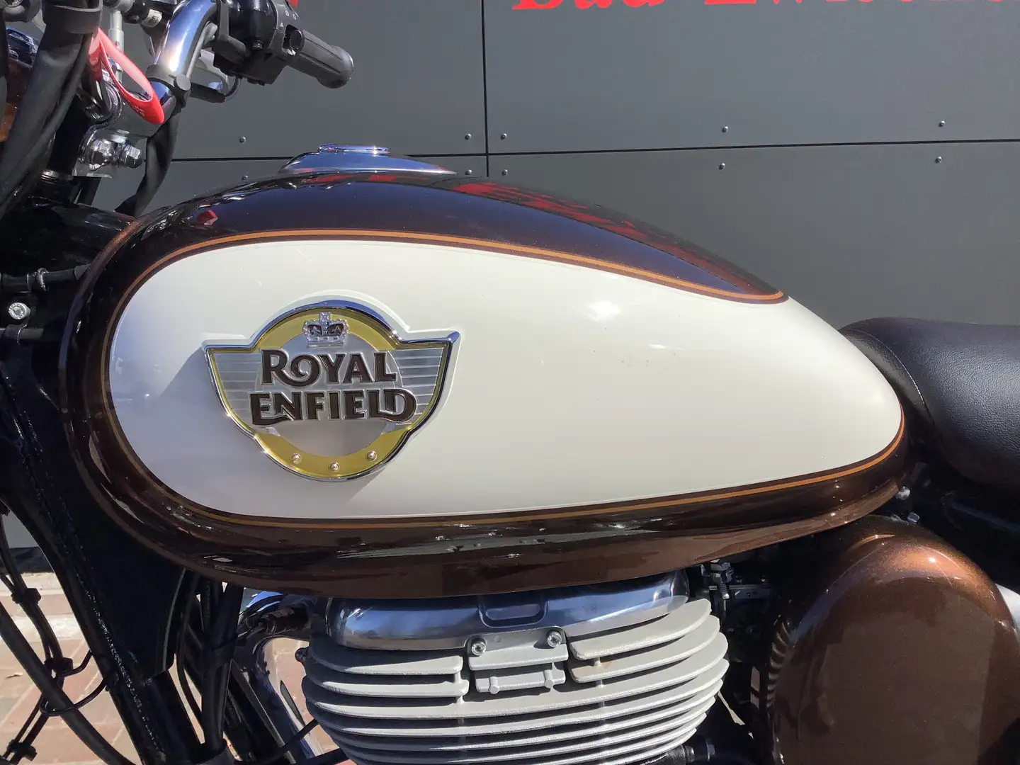 Royal Enfield Classic 350 braun-weiß  EURO 5 + Maro - 1