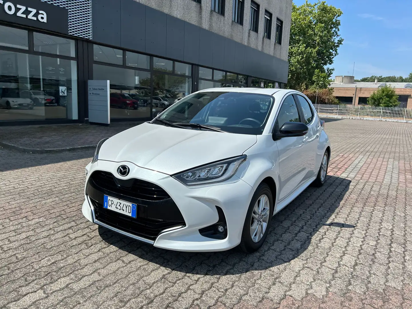 Mazda 2 2 IV 2022 1.5 Full hybrid Agile Comfort Pack e-cvt Bianco - 2