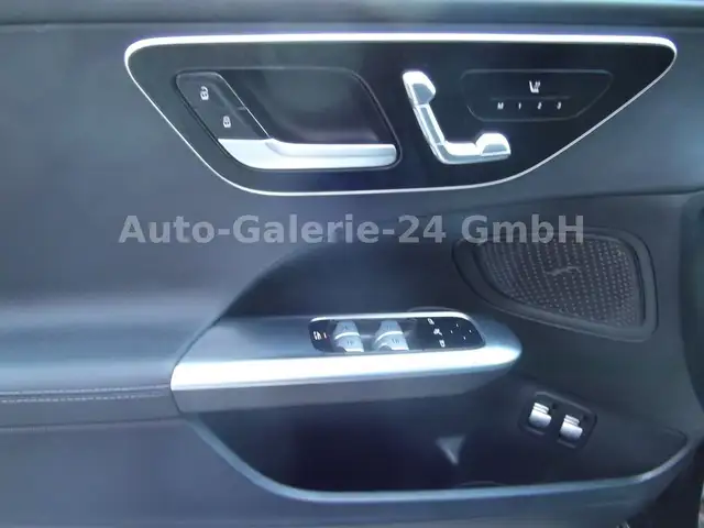 Mercedes-Benz C-Class view 13