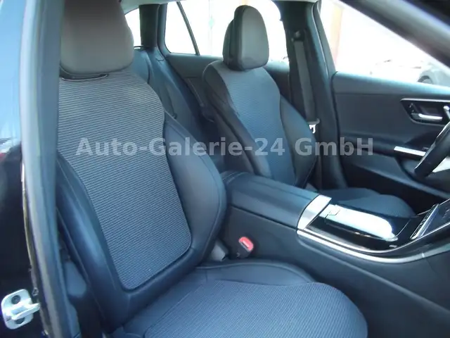 Mercedes-Benz C-Class view 12