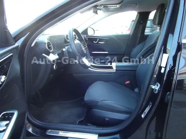 Mercedes-Benz C-Class view 6