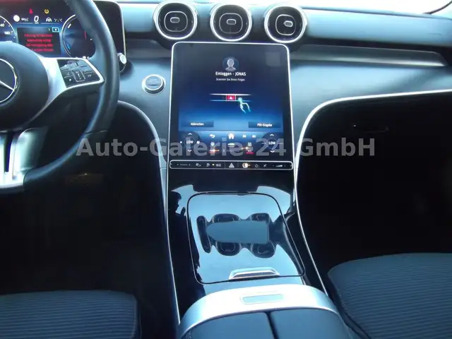Mercedes-Benz C-Class view 9