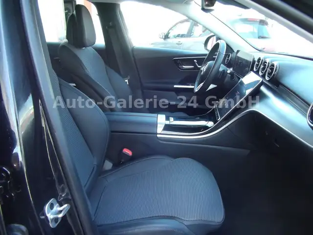 Mercedes-Benz C-Class view 11