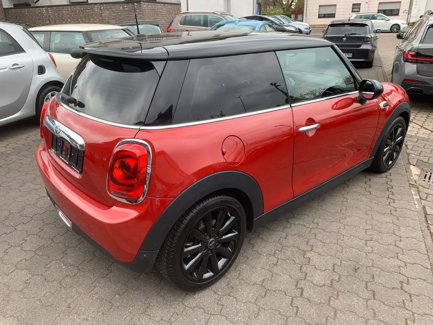 MINI Cooper 1.5 Colour Line aus 1.Hand Rot - 2