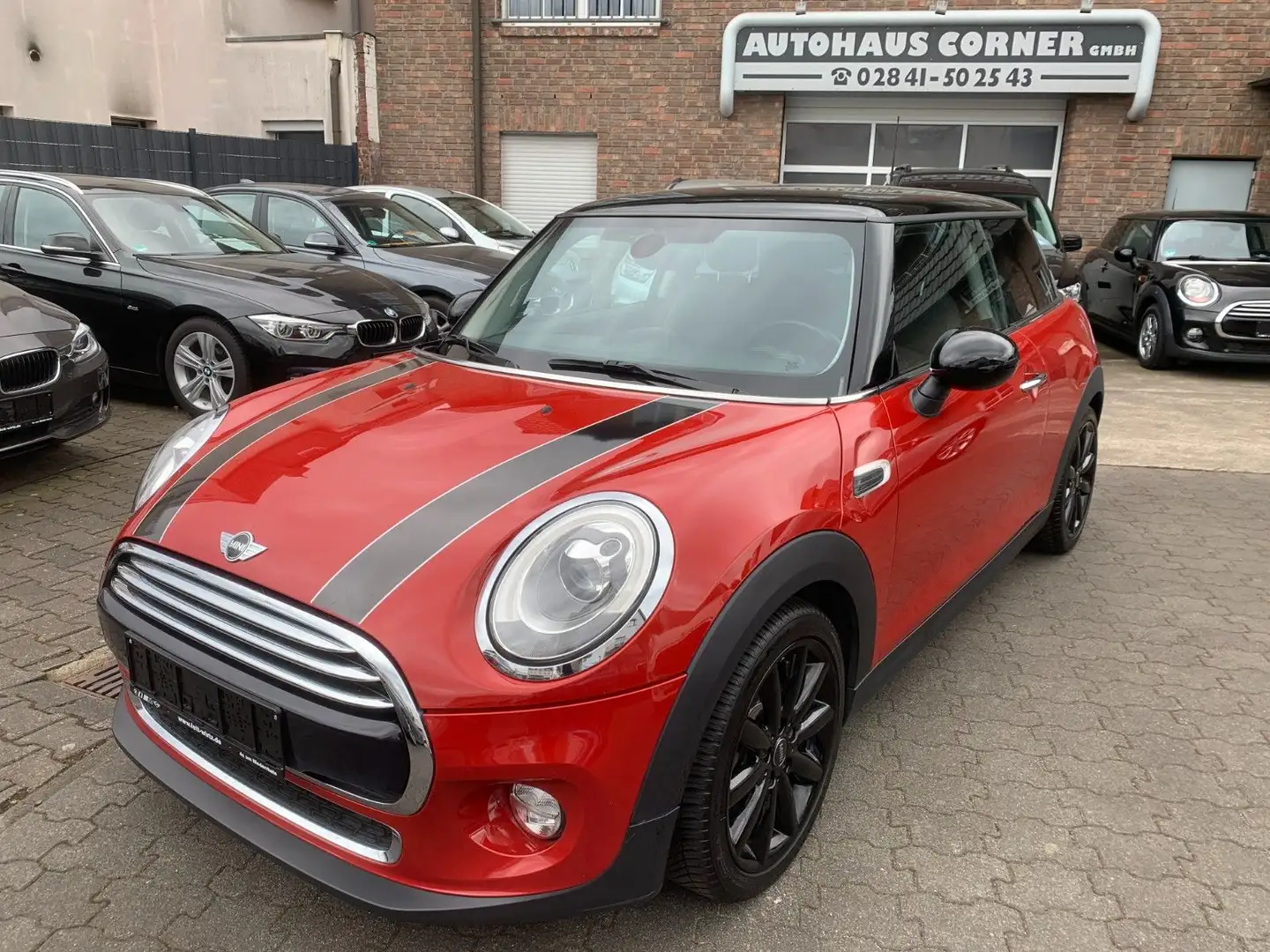MINI Cooper 1.5 Colour Line aus 1.Hand Rot - 1