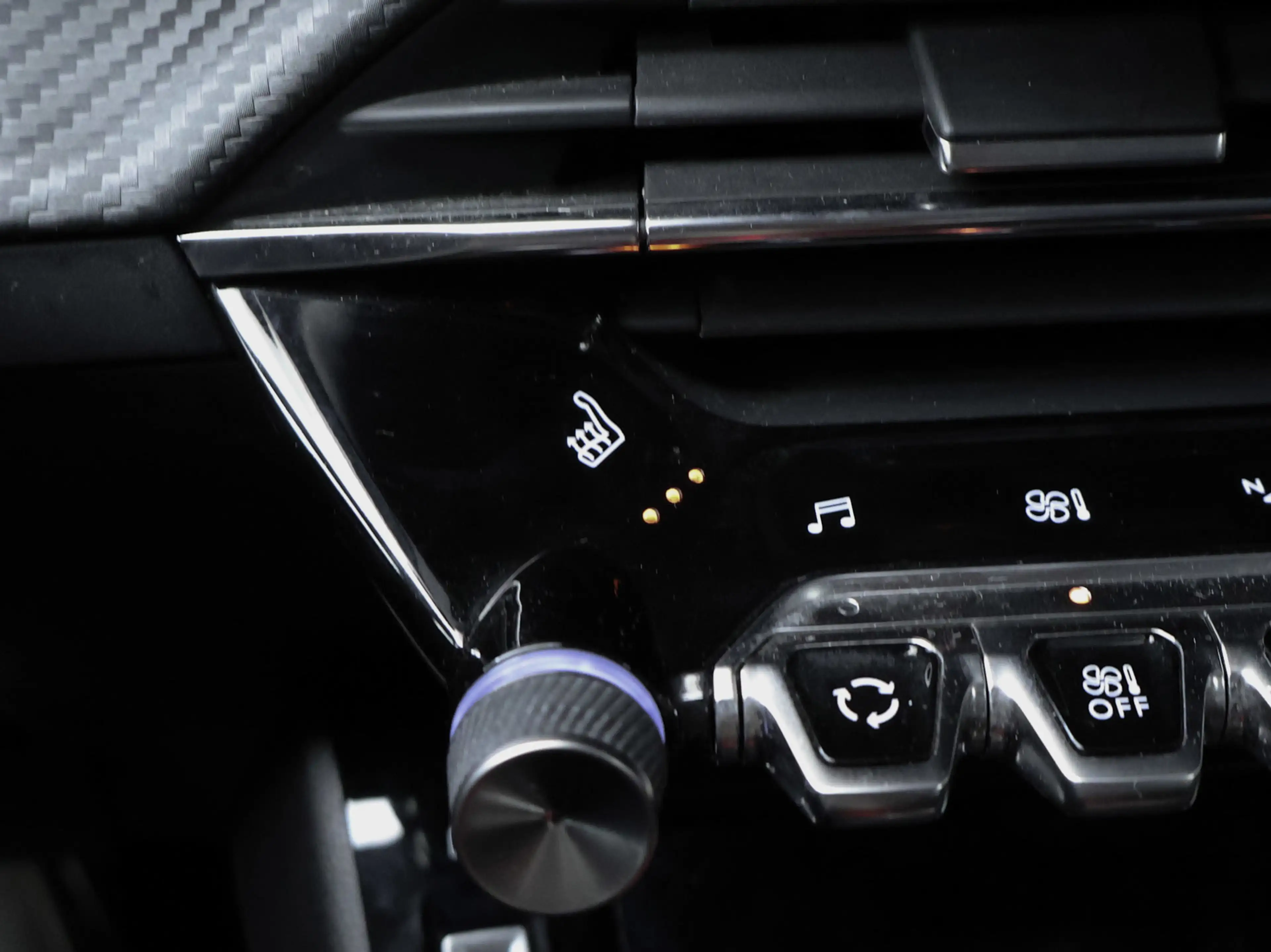 Peugeot e-2008 EV Allure 50 kWh Sport SOH 90% (APPLE CARPLAY,NAVI — photo 20