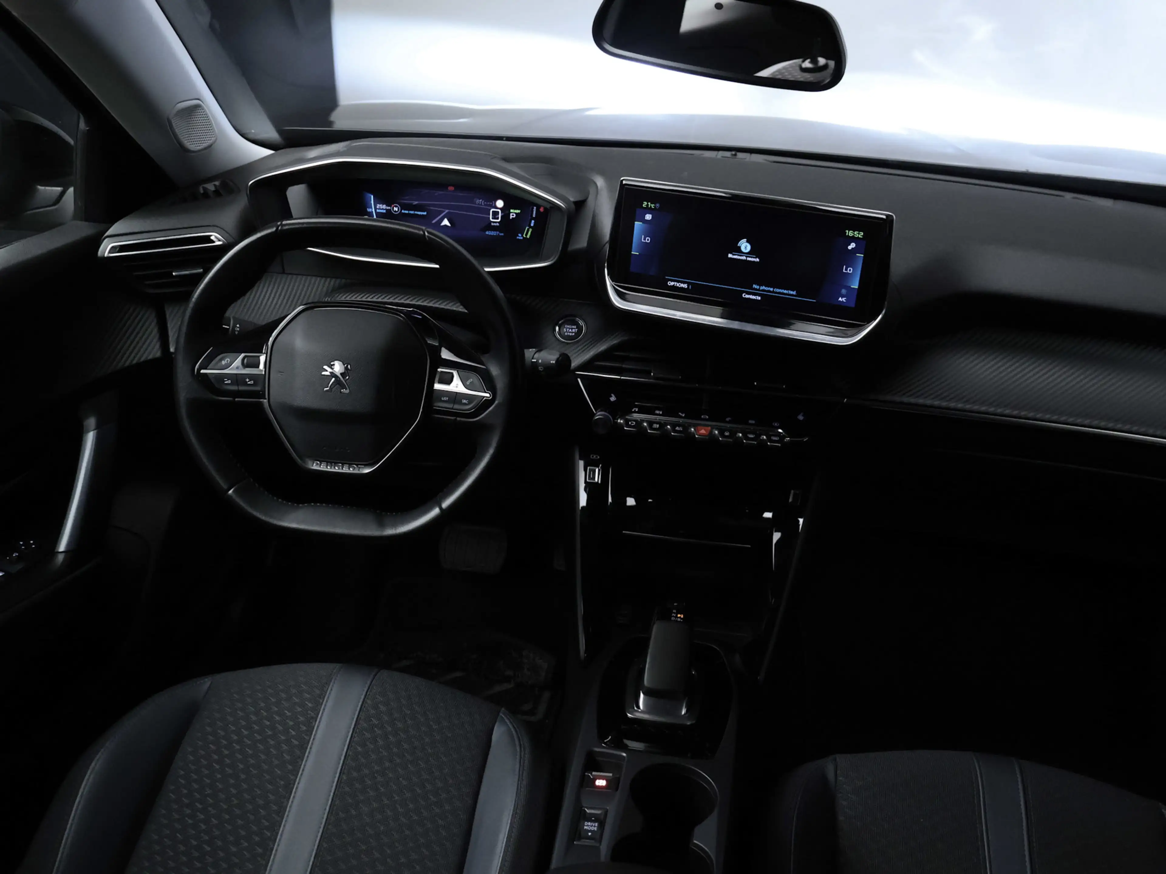 Peugeot e-2008 EV Allure 50 kWh Sport SOH 90% (APPLE CARPLAY,NAVI — photo 31