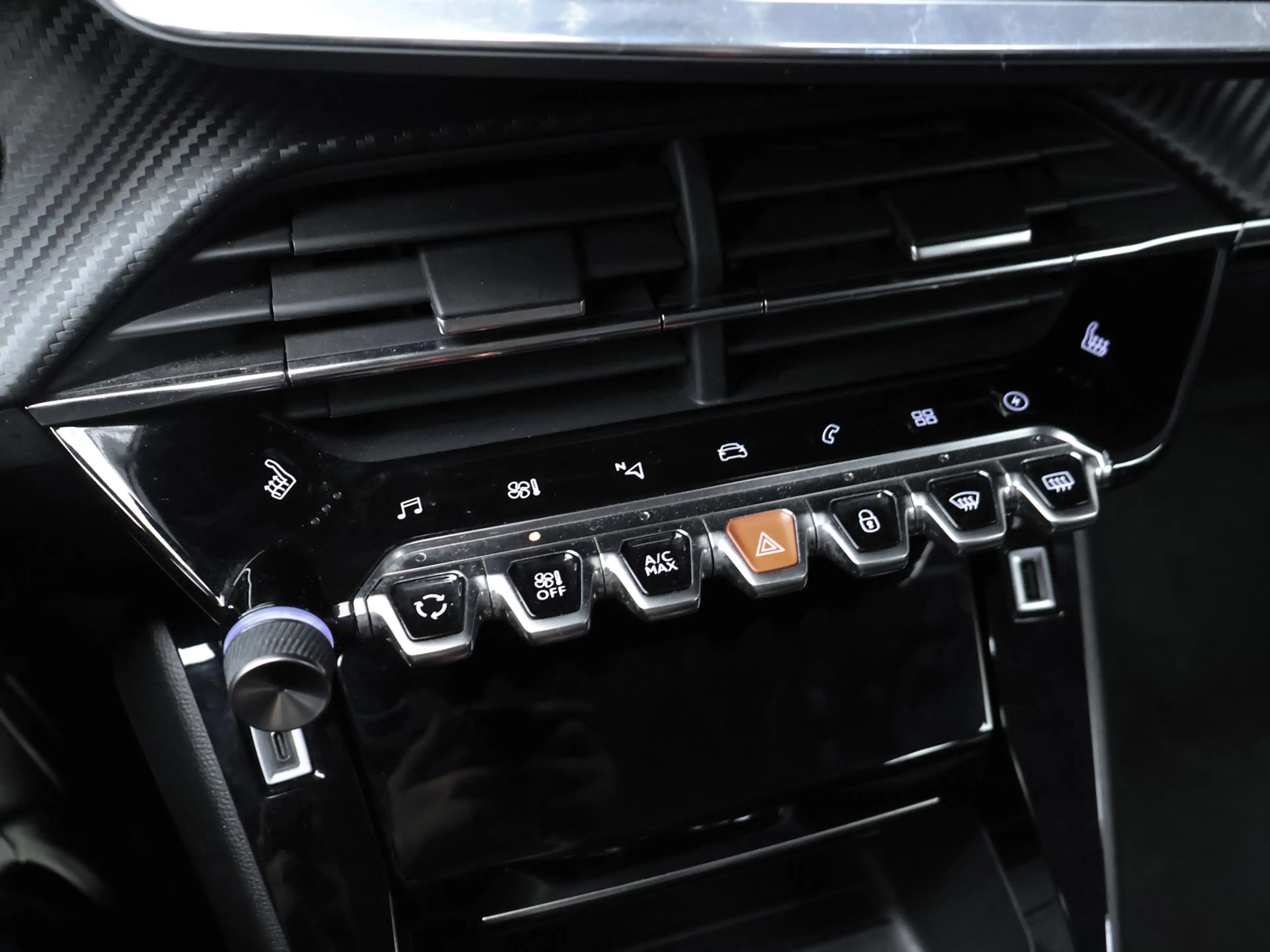 Peugeot e-2008 EV Allure 50 kWh Sport SOH 90% (APPLE CARPLAY,NAVI — photo 19