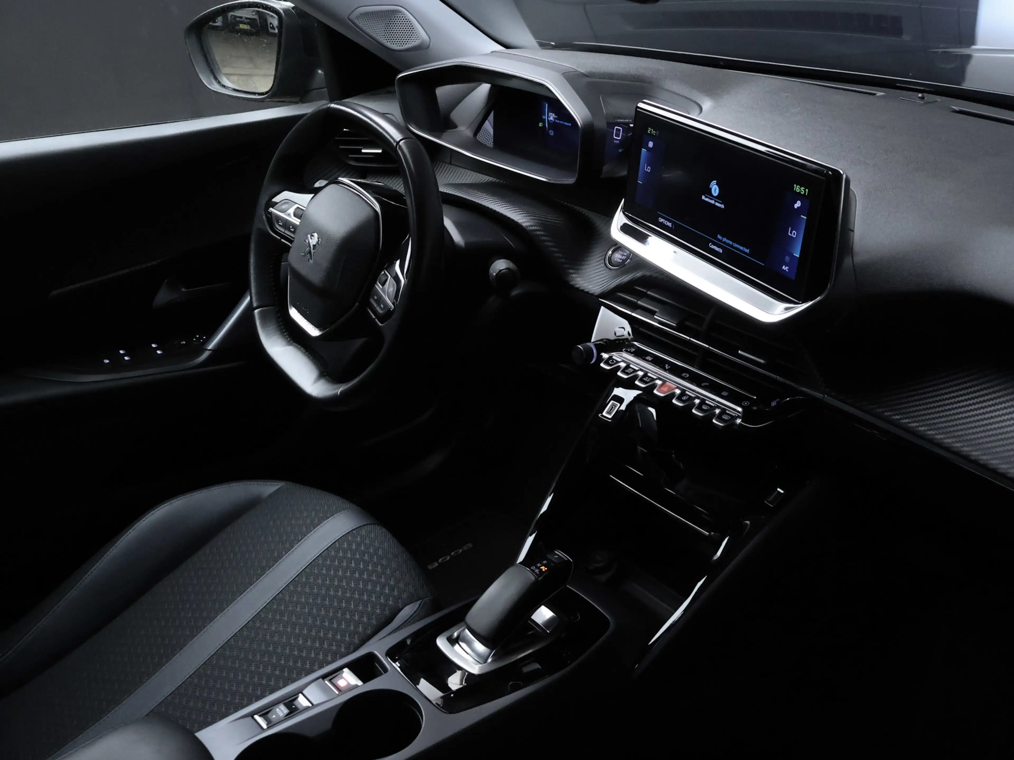 Peugeot e-2008 EV Allure 50 kWh Sport SOH 90% (APPLE CARPLAY,NAVI — photo 29