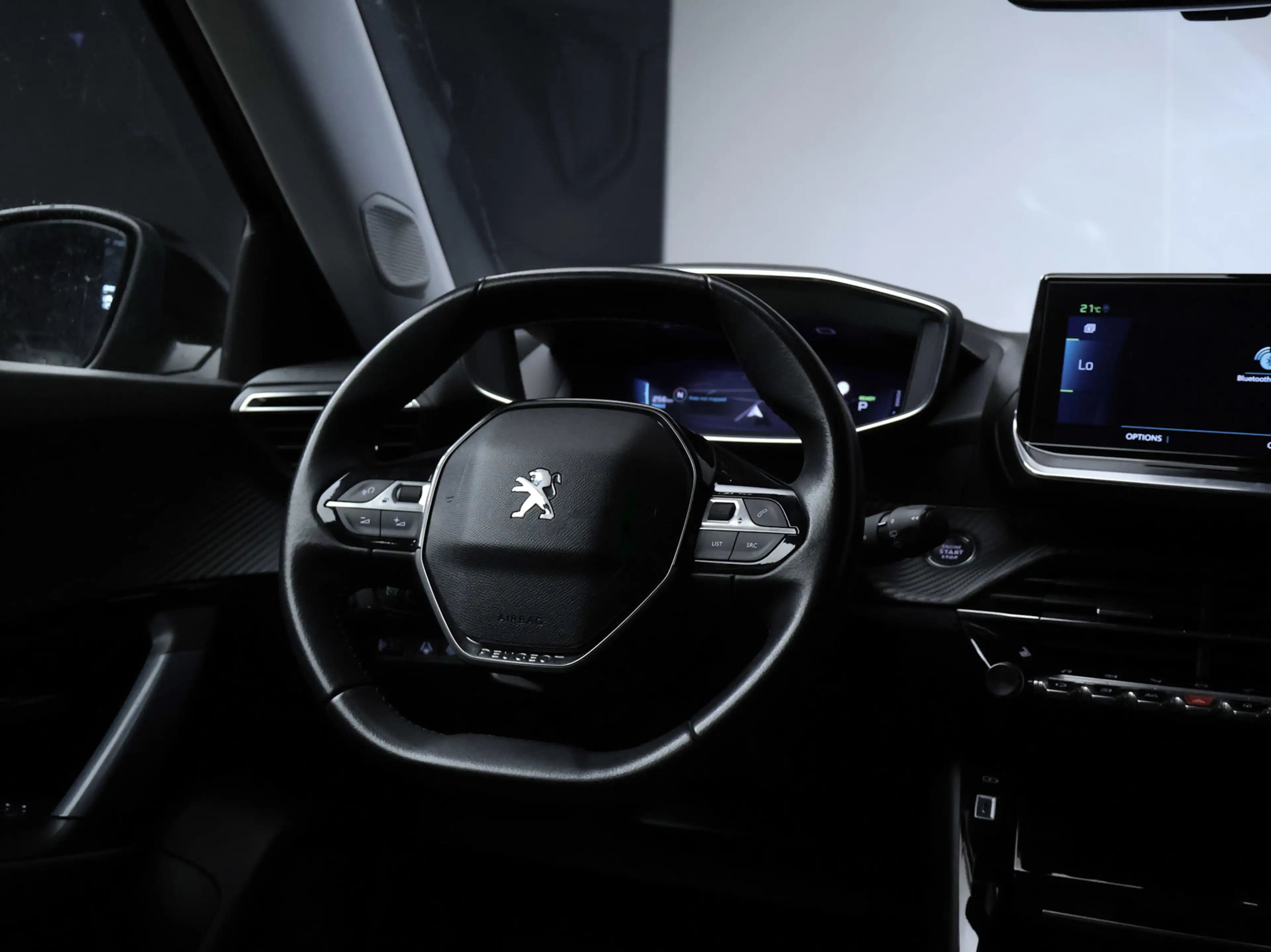 Peugeot e-2008 EV Allure 50 kWh Sport SOH 90% (APPLE CARPLAY,NAVI — photo 32