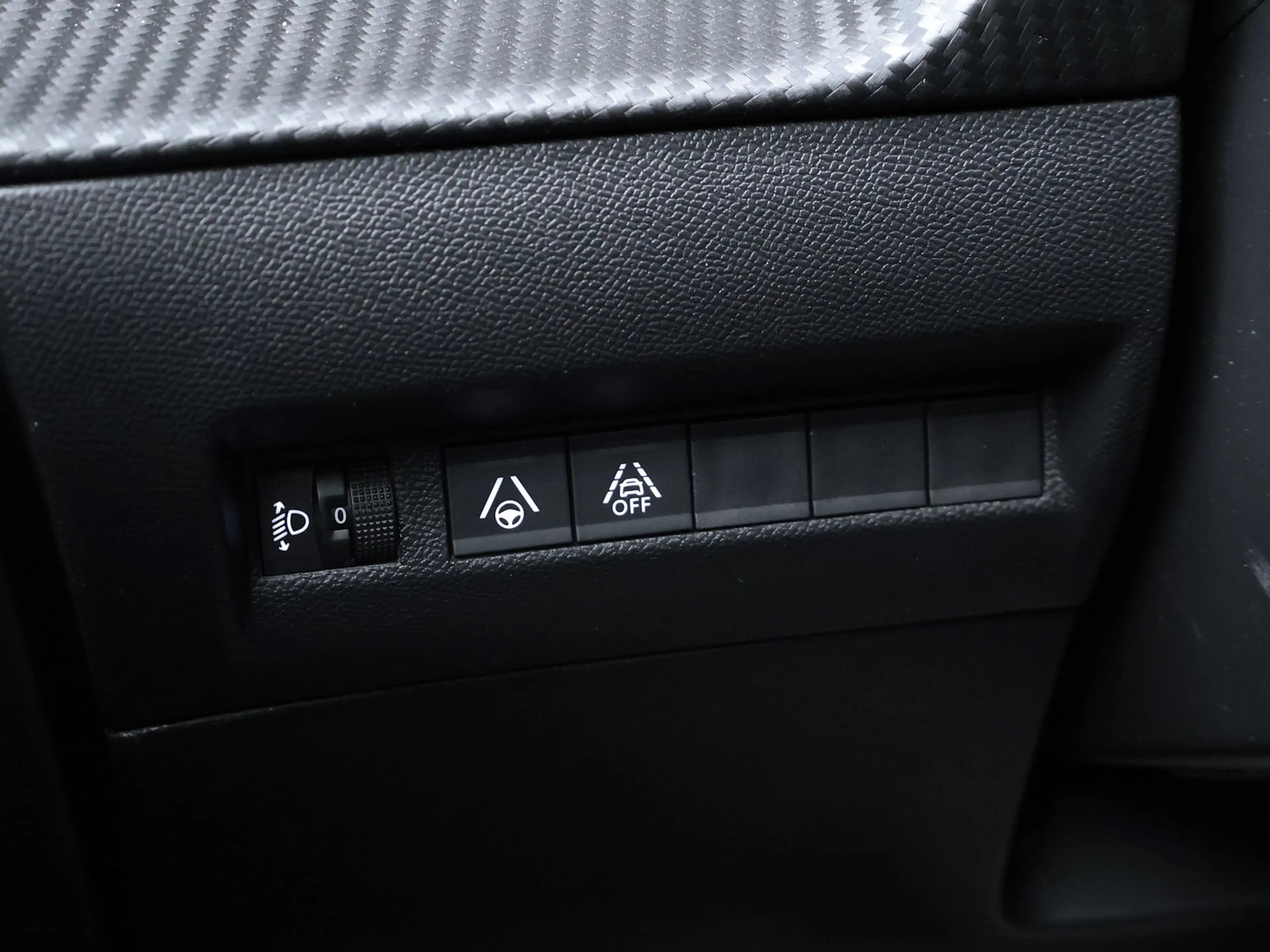 Peugeot e-2008 EV Allure 50 kWh Sport SOH 90% (APPLE CARPLAY,NAVI — photo 24