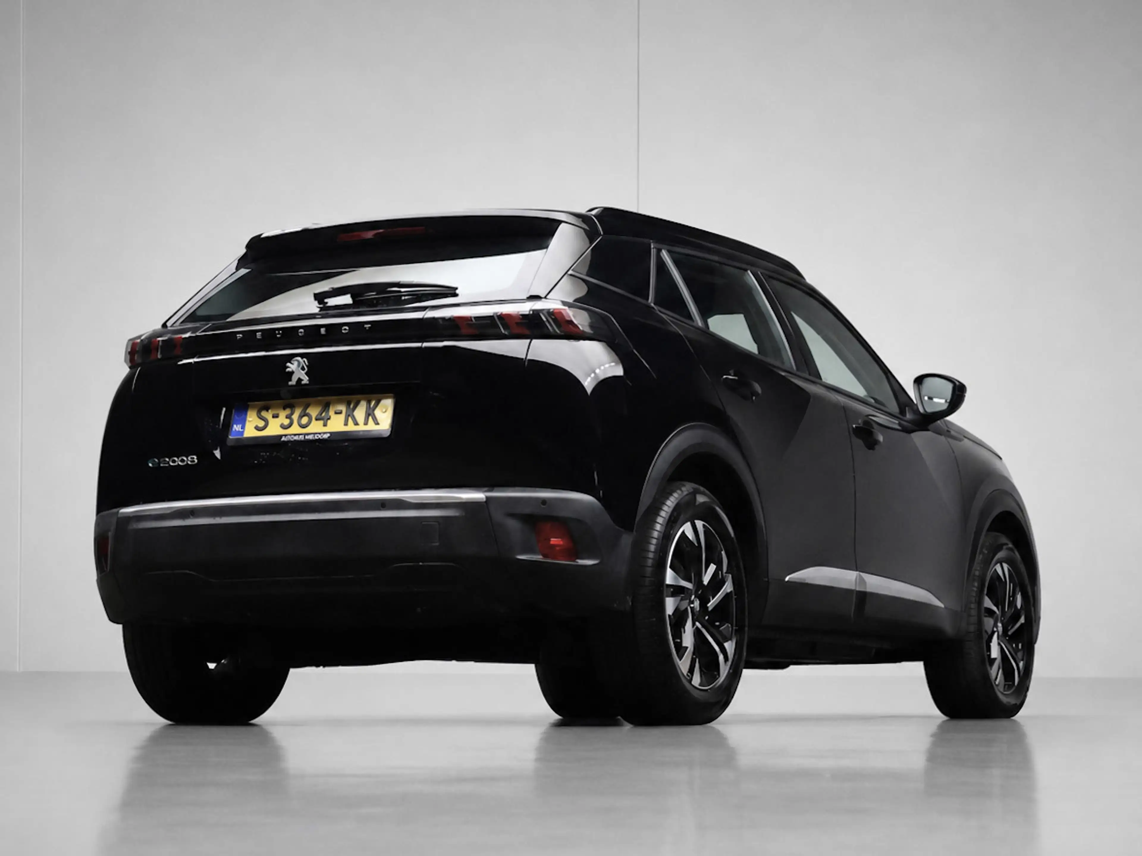 Peugeot e-2008 EV Allure 50 kWh Sport SOH 90% (APPLE CARPLAY,NAVI — photo 5