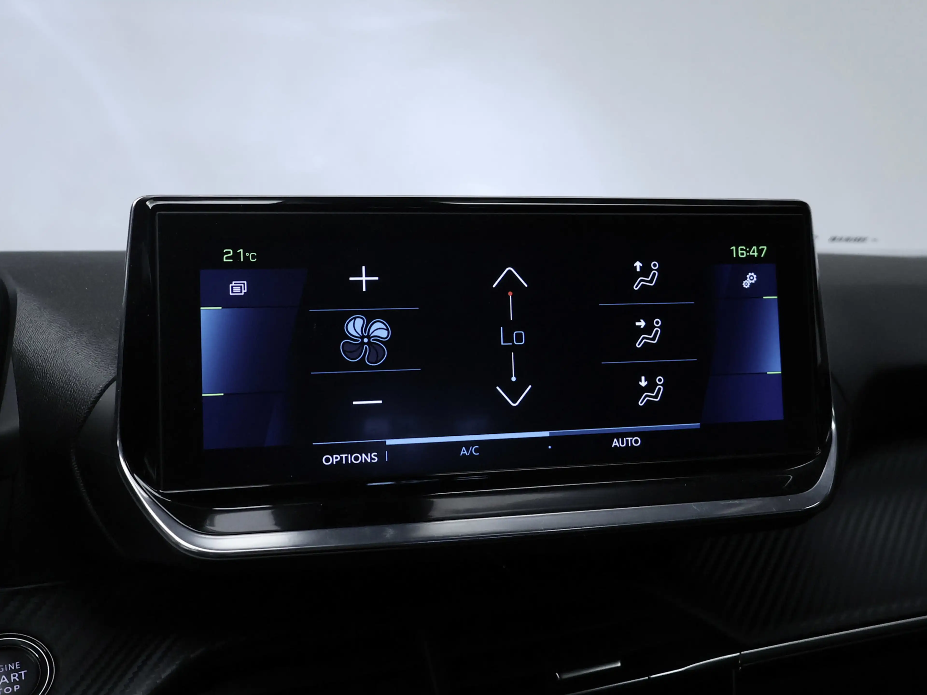 Peugeot e-2008 EV Allure 50 kWh Sport SOH 90% (APPLE CARPLAY,NAVI — photo 17
