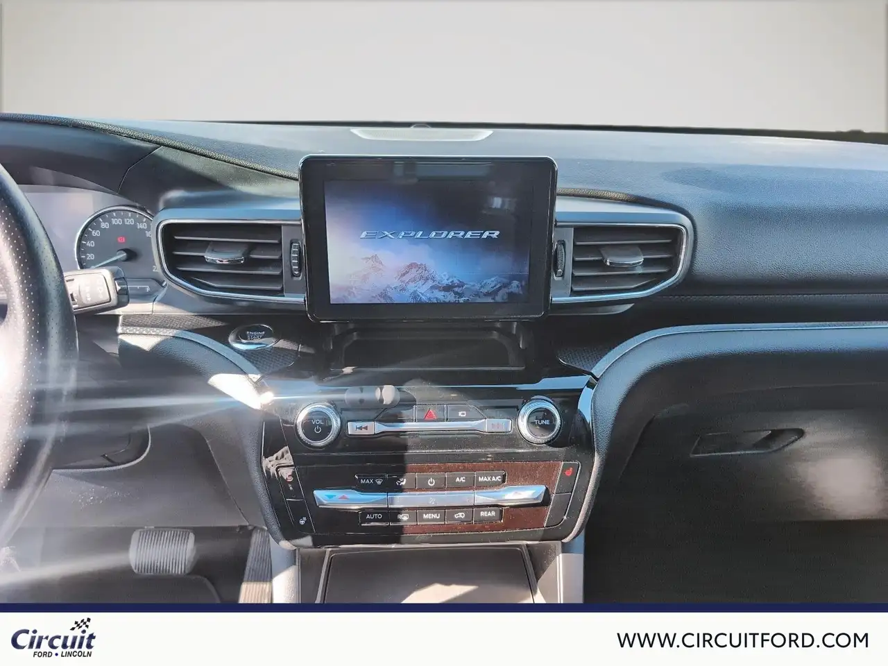 Ford Explorer снимка Ford Explorer