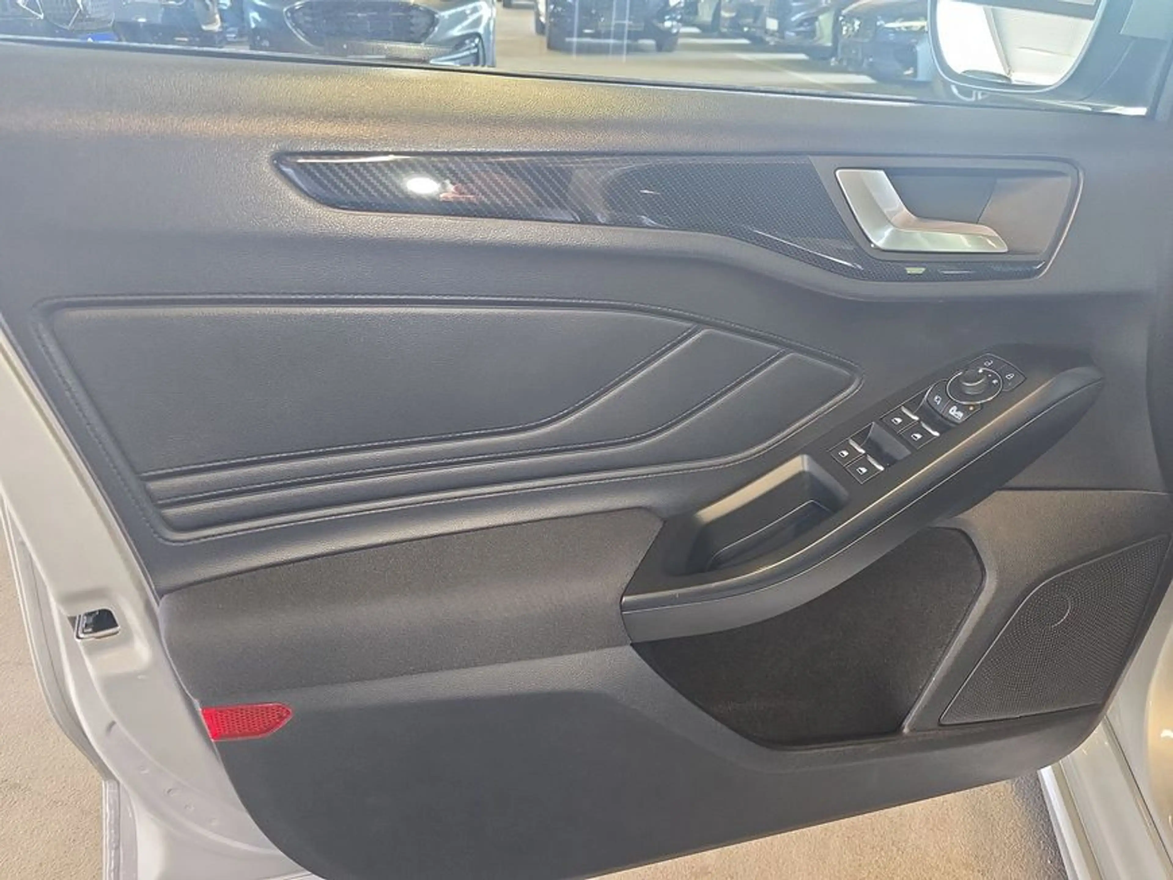 Ford Focus 1.0 EcoBoost ST-LINE — photo 12