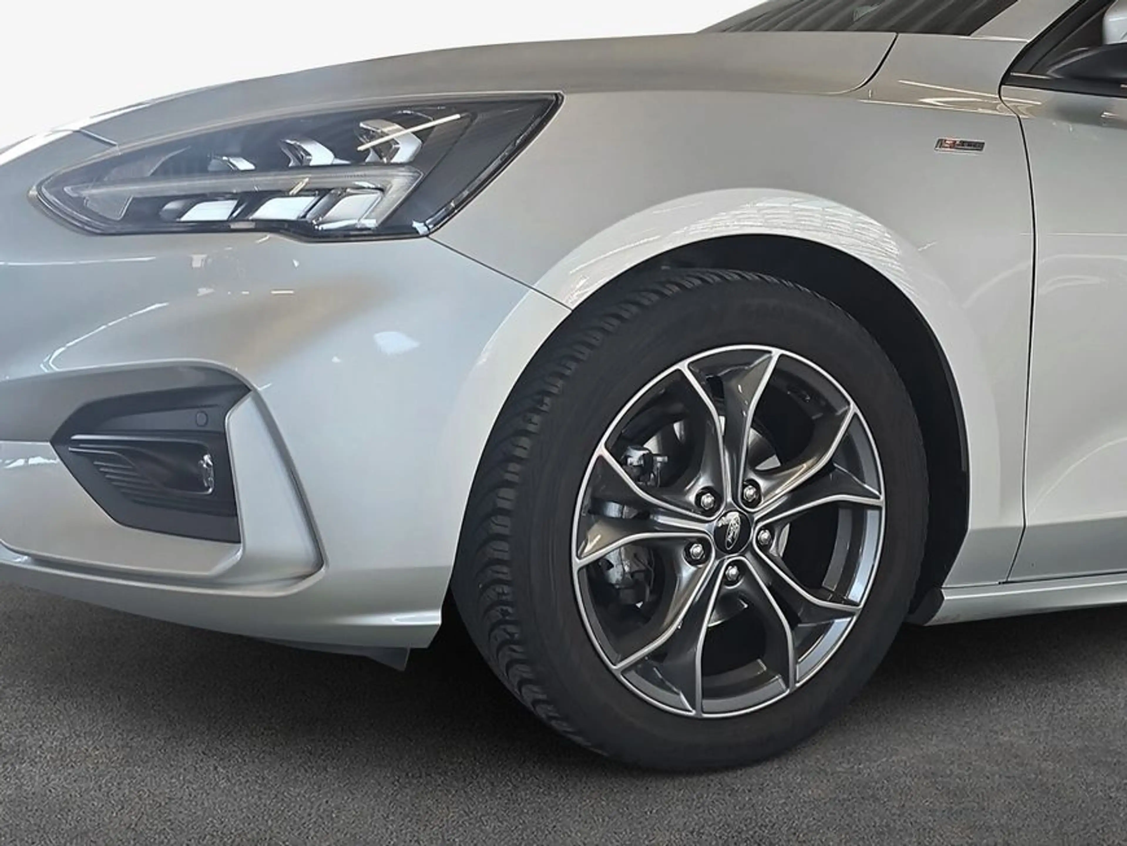 Ford Focus 1.0 EcoBoost ST-LINE — photo 4