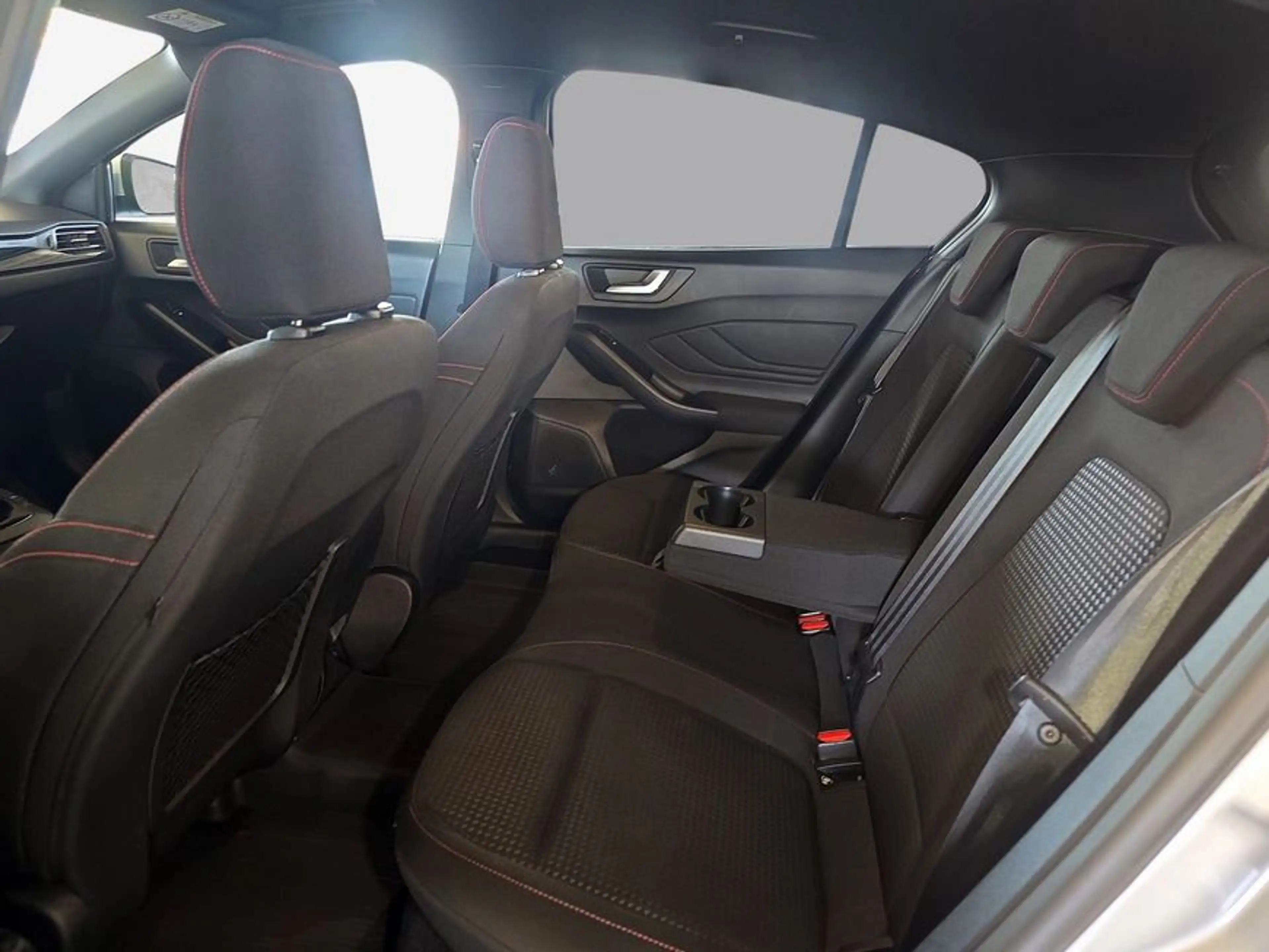 Ford Focus 1.0 EcoBoost ST-LINE — photo 7
