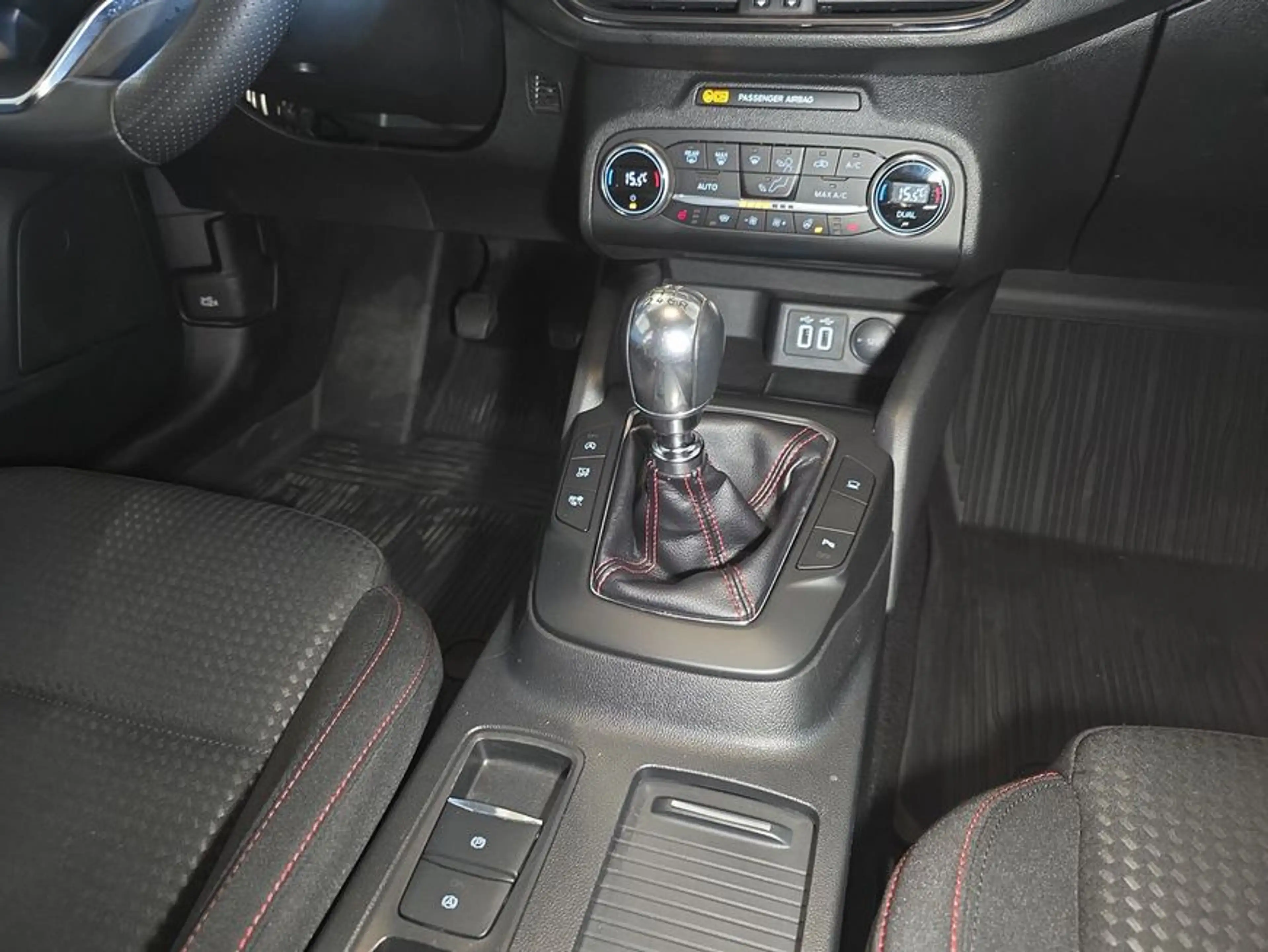 Ford Focus 1.0 EcoBoost ST-LINE — photo 13