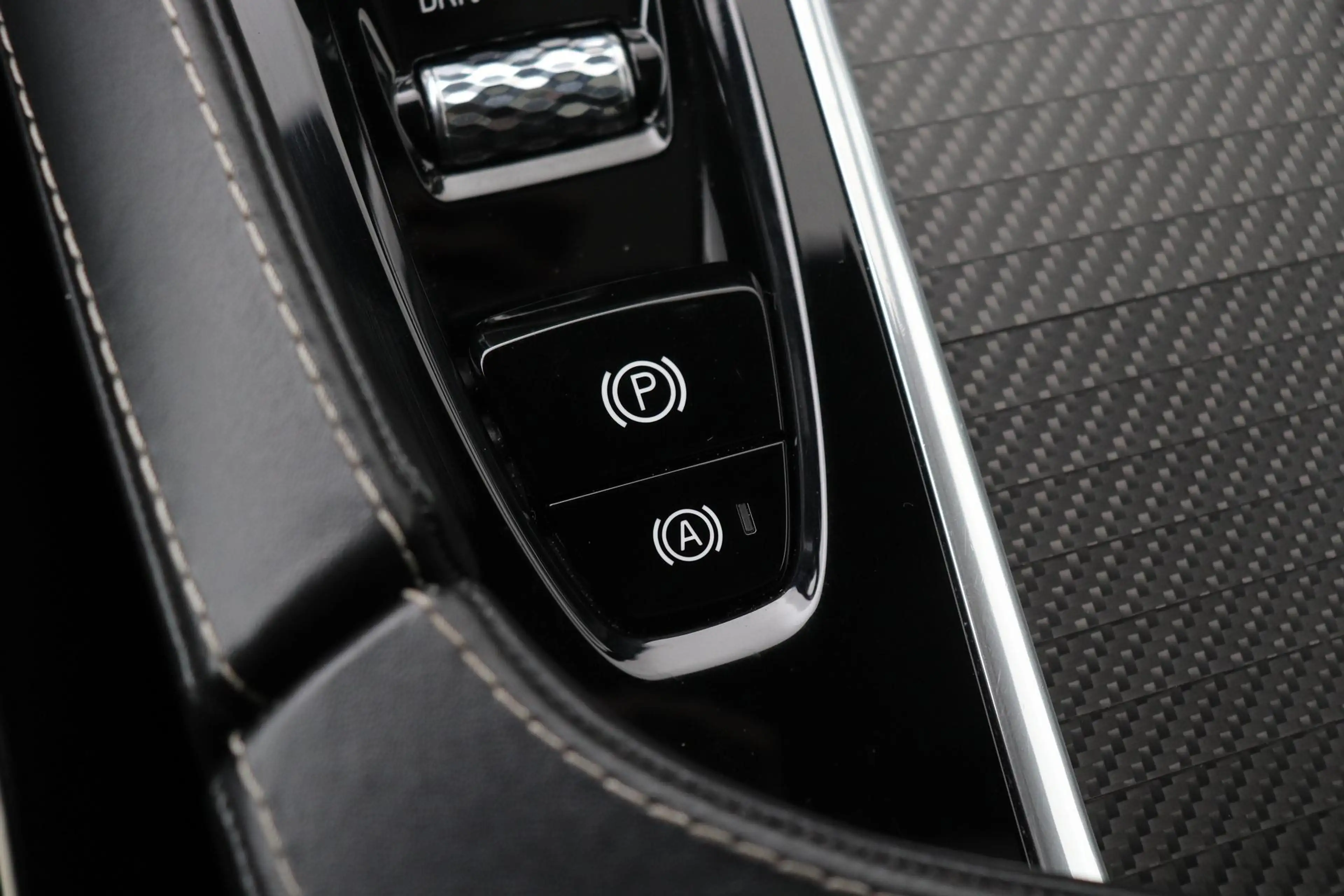 Volvo XC90 T8 Twin Engine R-Design | Luchtvering | Bowers&Wil — photo 37