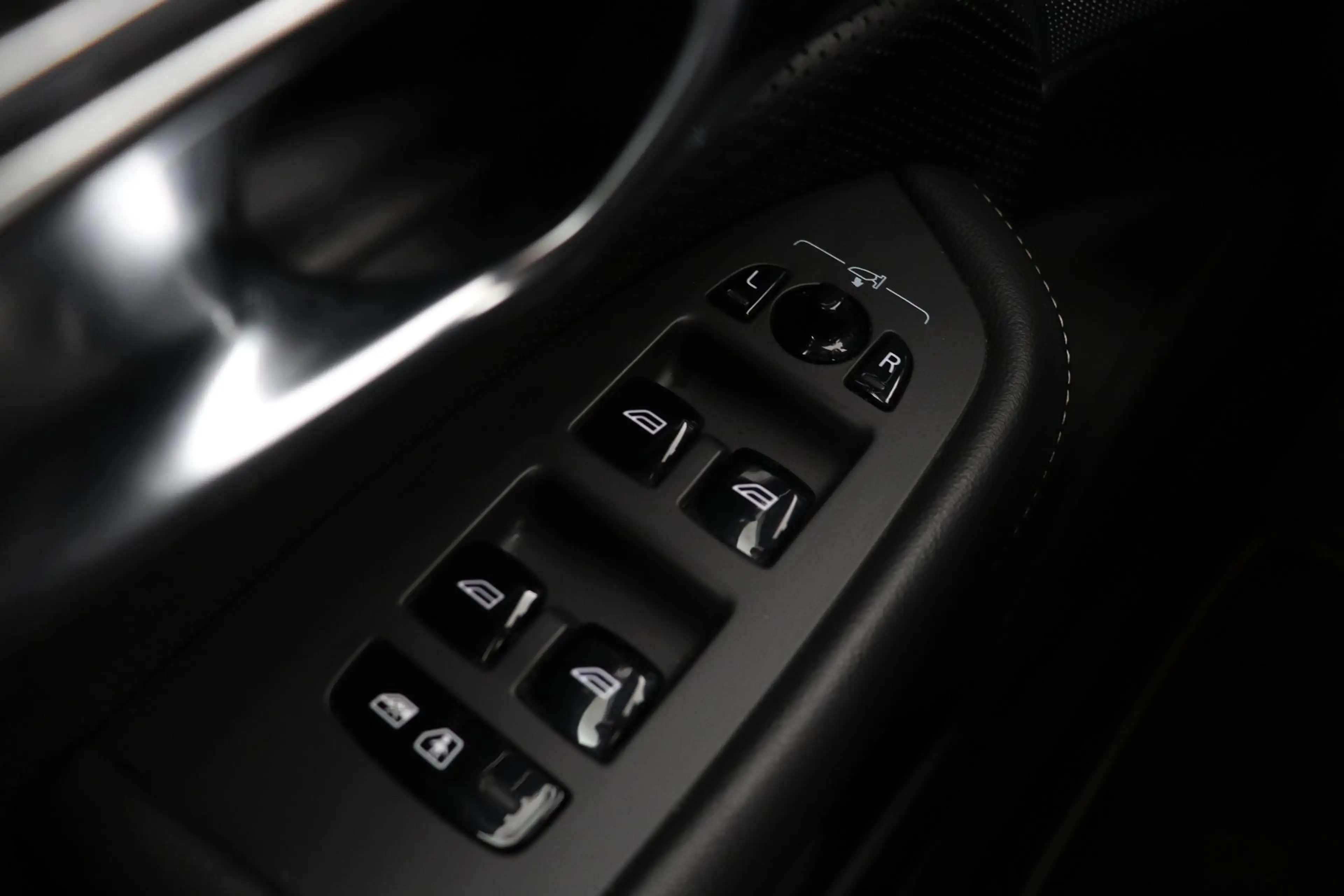 Volvo XC90 T8 Twin Engine R-Design | Luchtvering | Bowers&Wil — photo 48