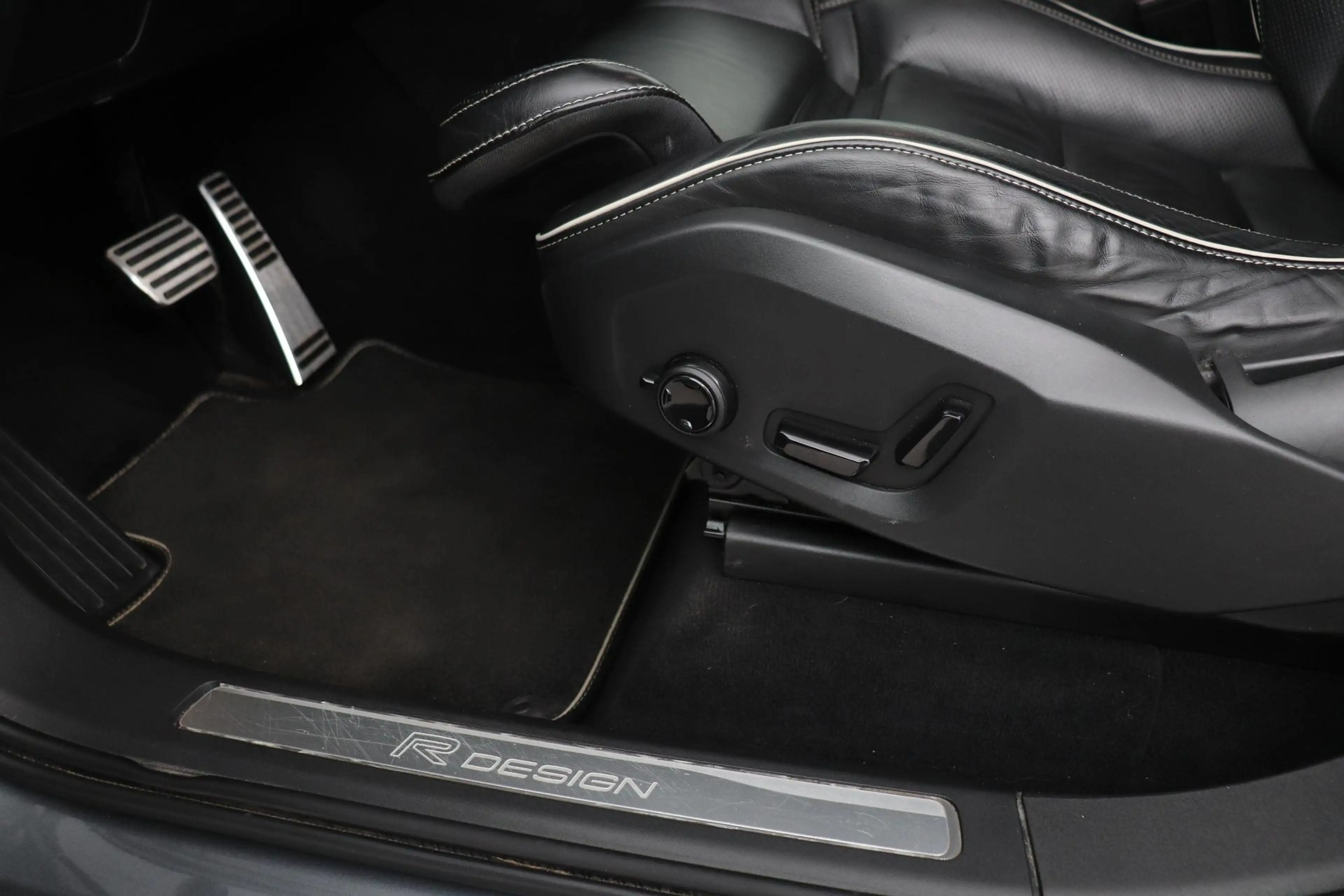 Volvo XC90 T8 Twin Engine R-Design | Luchtvering | Bowers&Wil — photo 49