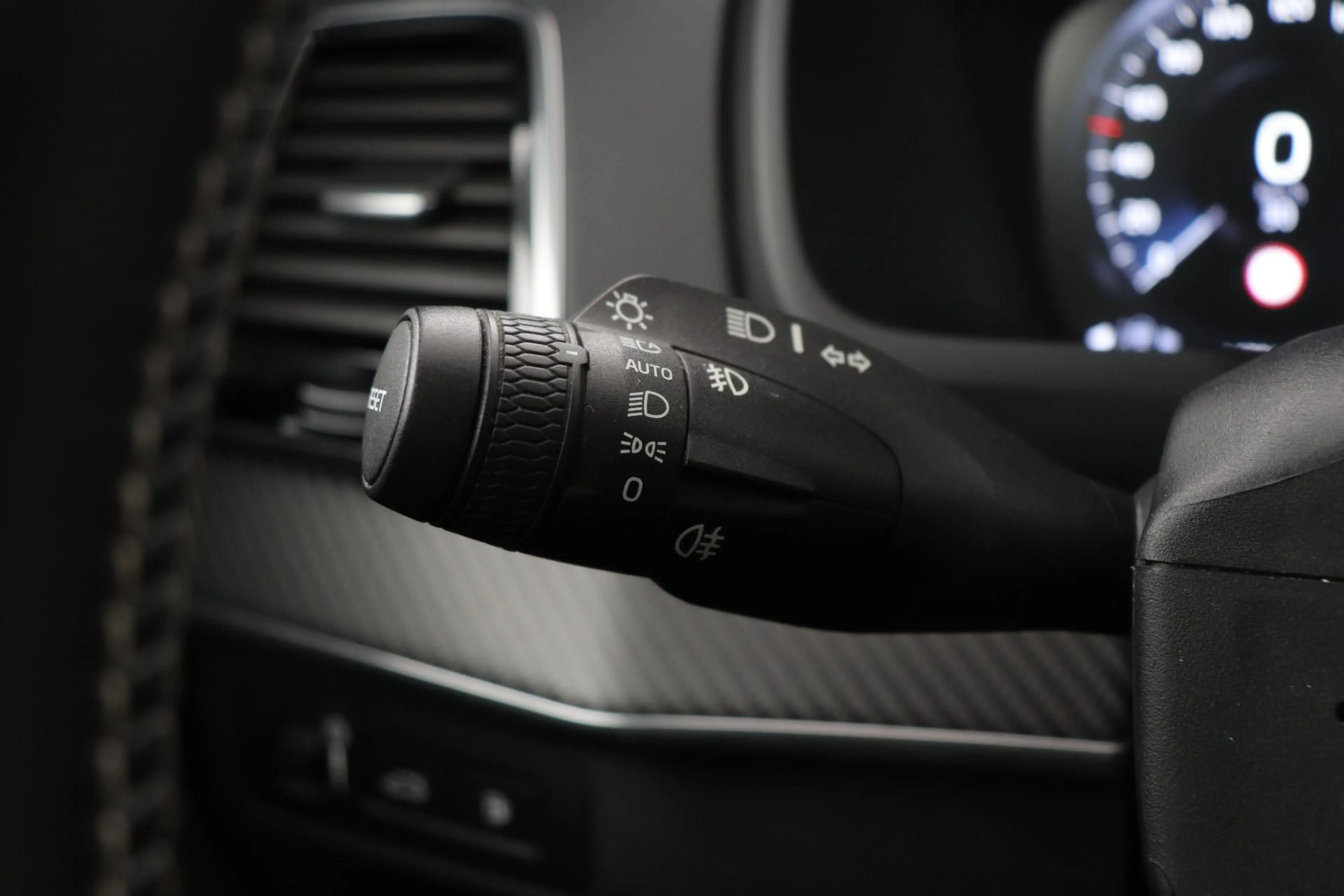 Volvo XC90 T8 Twin Engine R-Design | Luchtvering | Bowers&Wil — photo 41