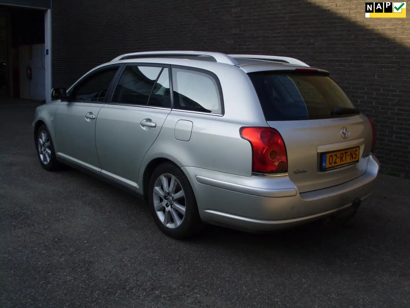 Toyota Avensis Wagon 1.8 VVTi Linea Terra MET AIRCO TREKHAAK 2006 Gris - 1