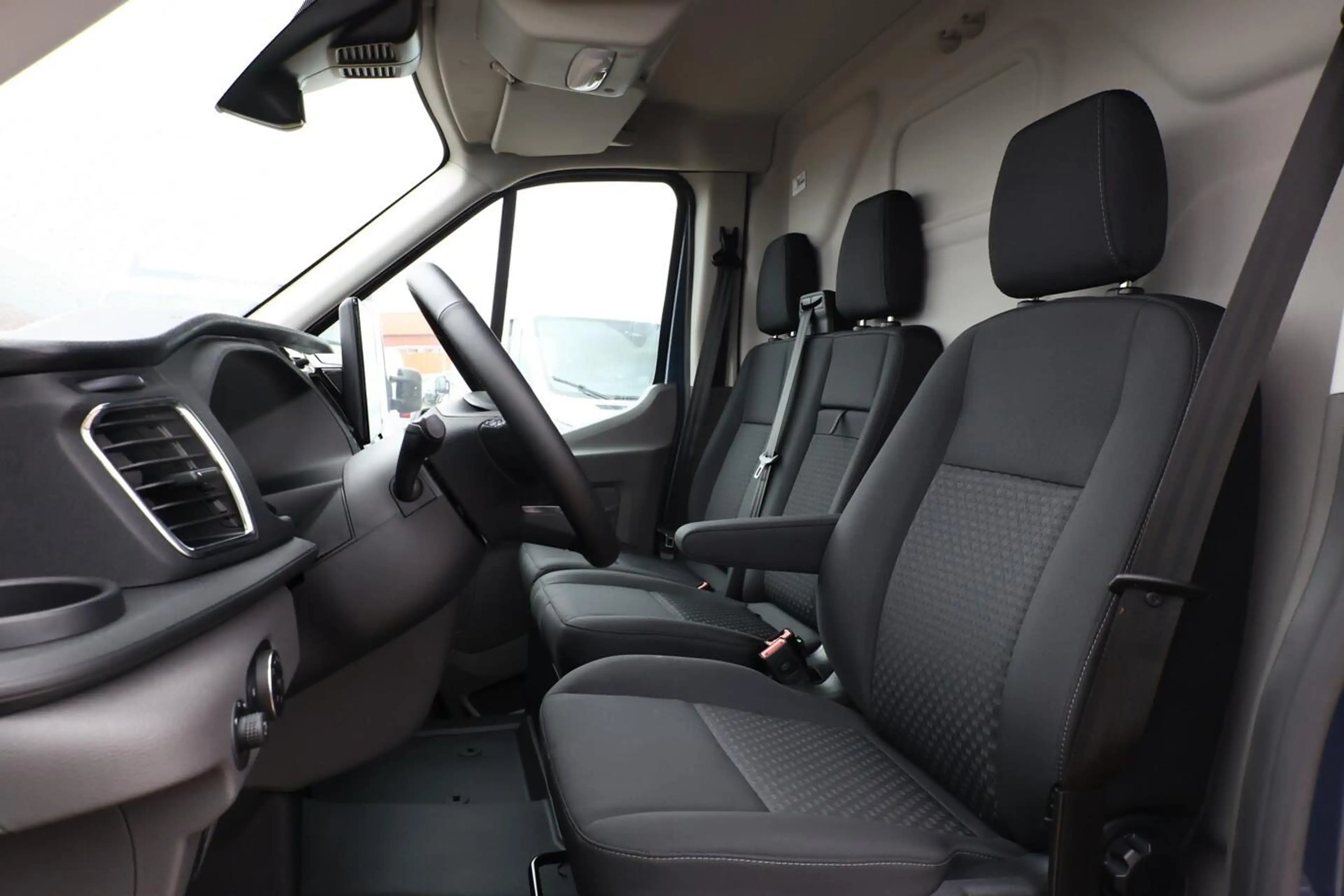 Ford Transit Trend 350 L3H2 LadeP SHZ AHKVorb Kam 3-S 96 kW ... — photo 6