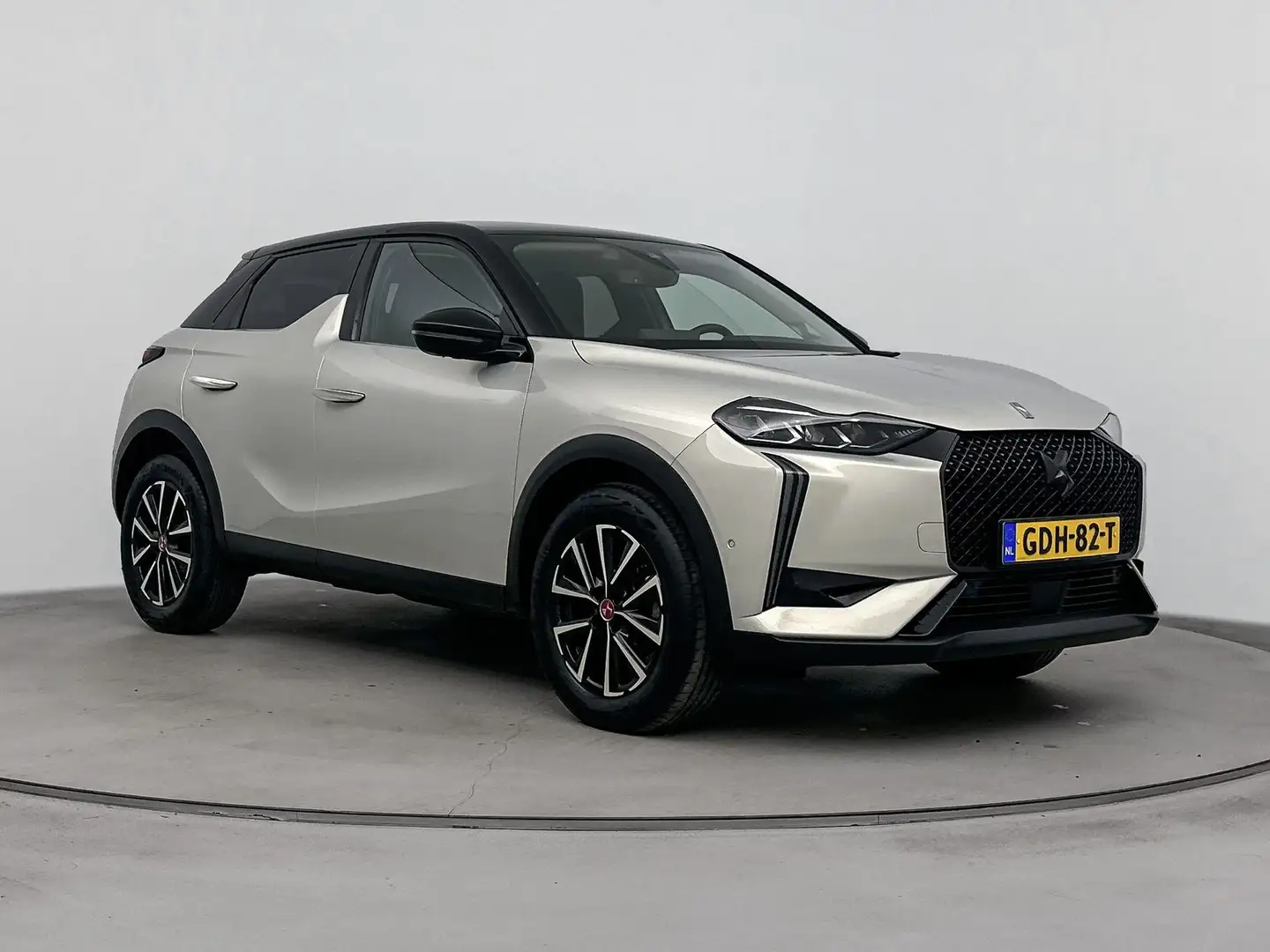 DS Automobiles DS 3 1.2 130 pk Automaat Performance Line | Navigatie | Grijs - 2