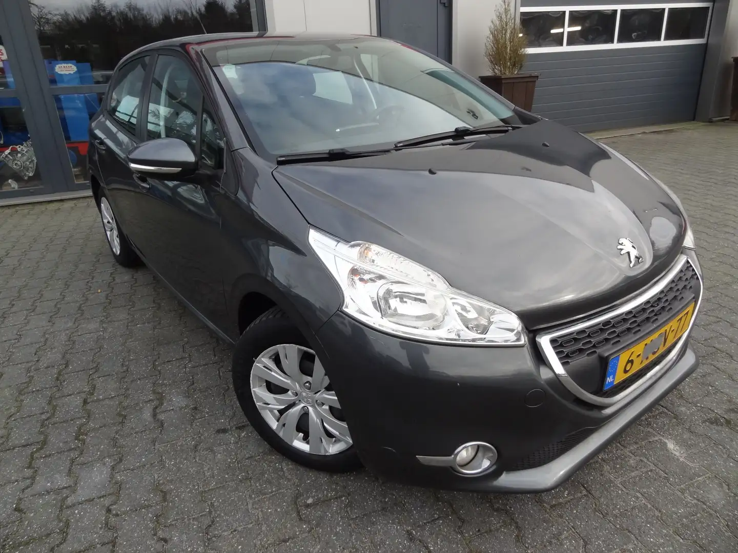 Peugeot 208 1.2 VTi Blue Lease | NL-Auto | LMV | Navi | Cruise Gris - 2