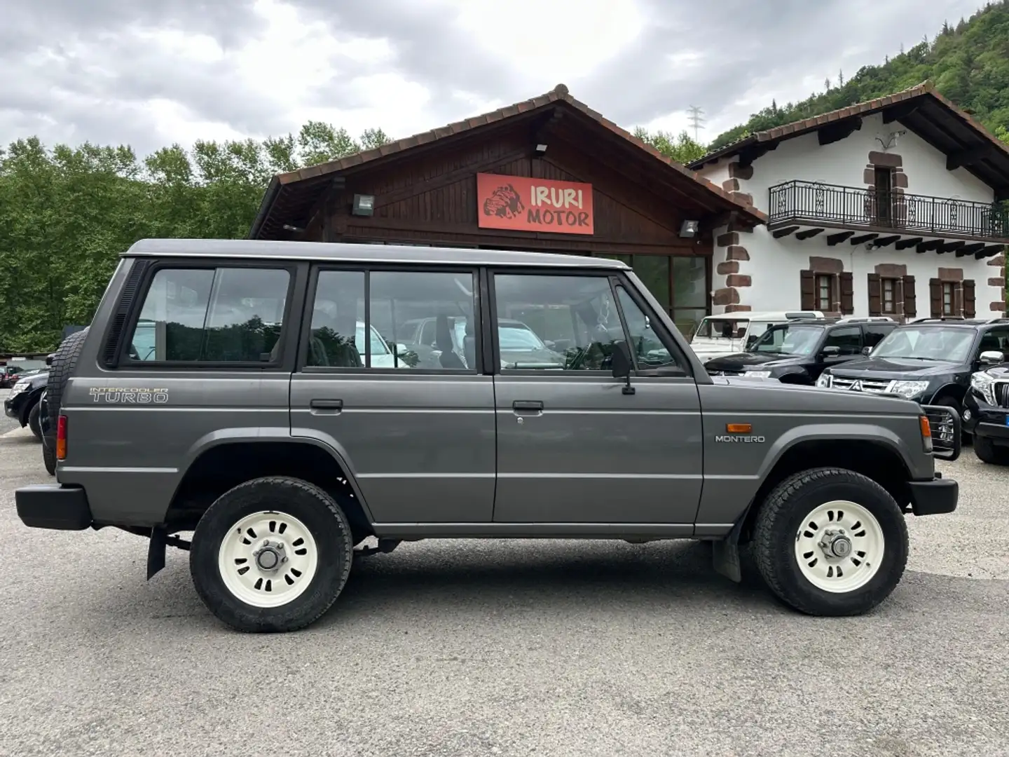 Mitsubishi Montero Largo 2.5 Tdi Grau - 1