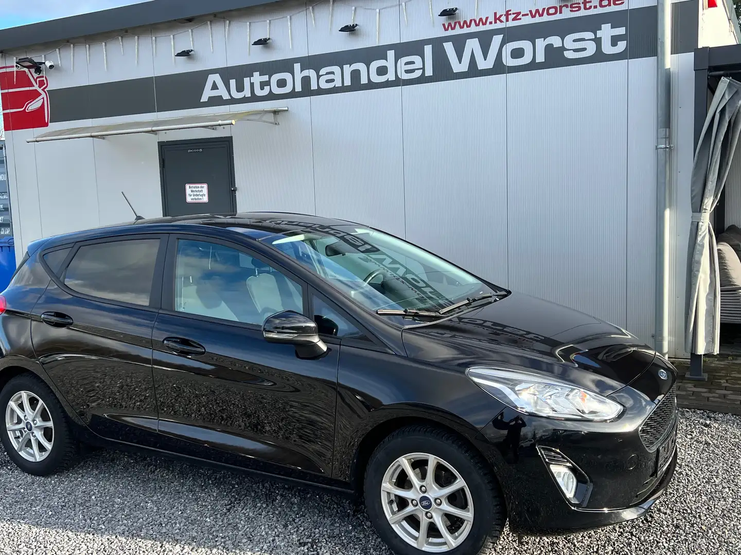 Ford Fiesta mehrere Modelle vorrätig Schwarz - 1