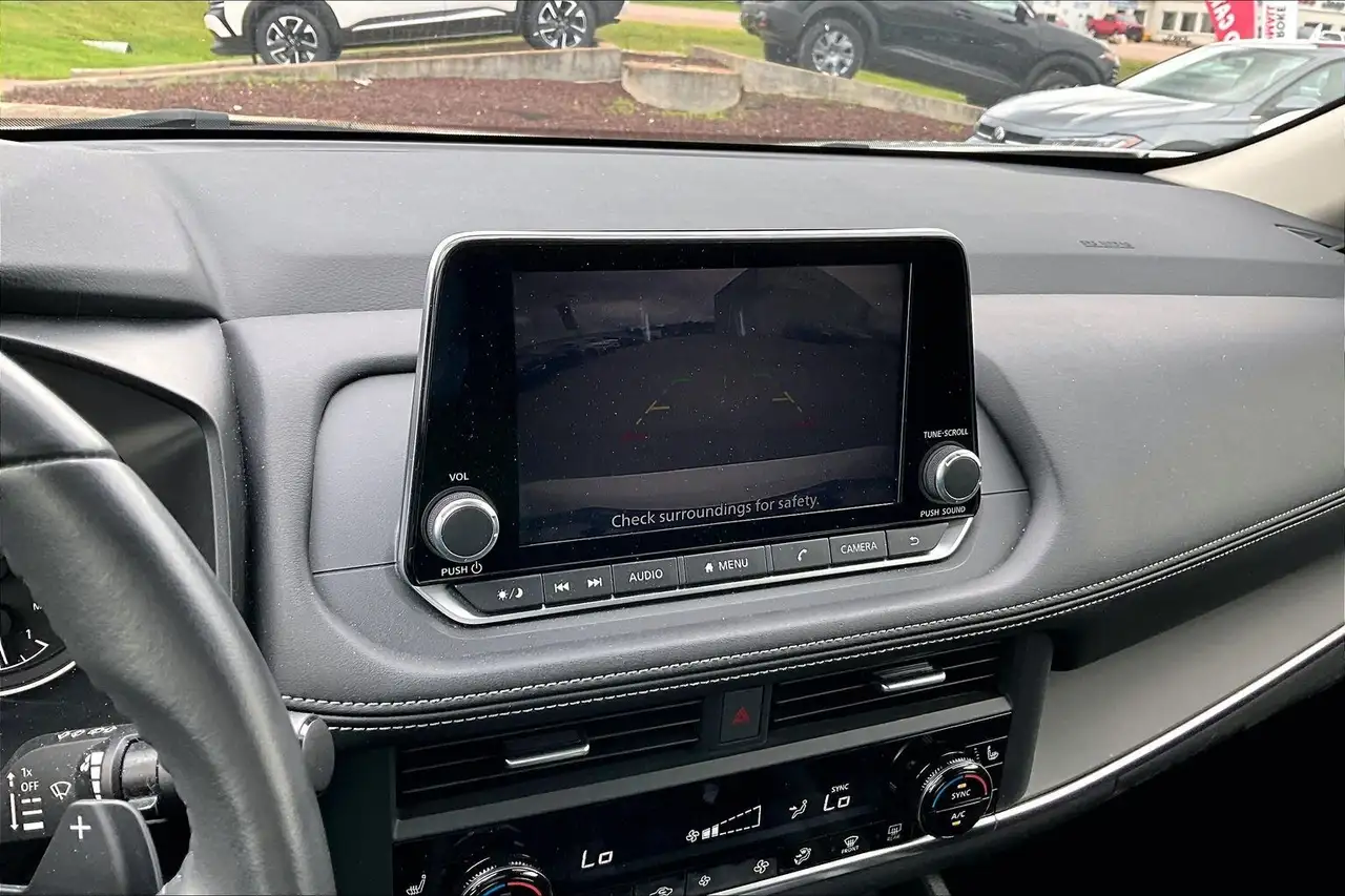 Nissan Rogue снимка Nissan Rogue
