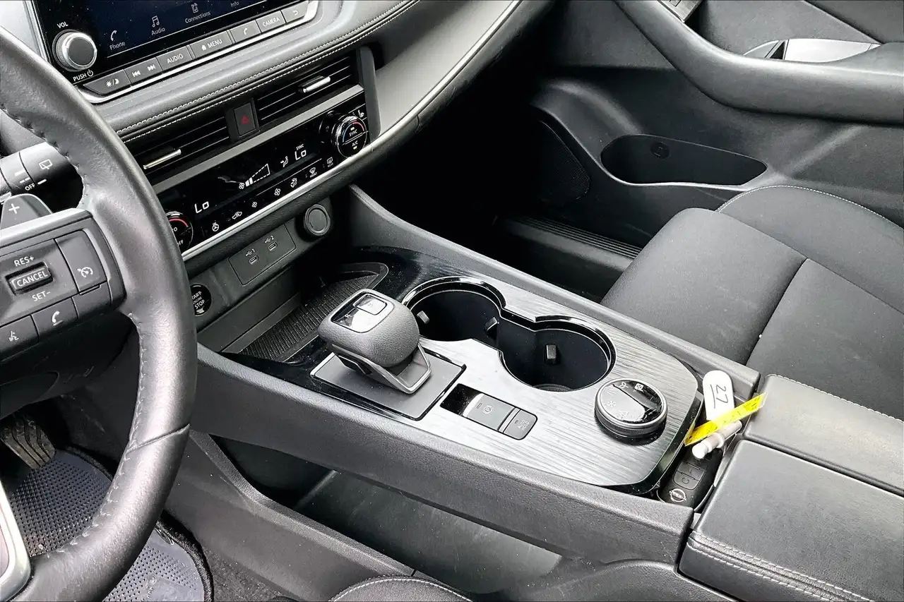 Nissan Rogue снимка Nissan Rogue