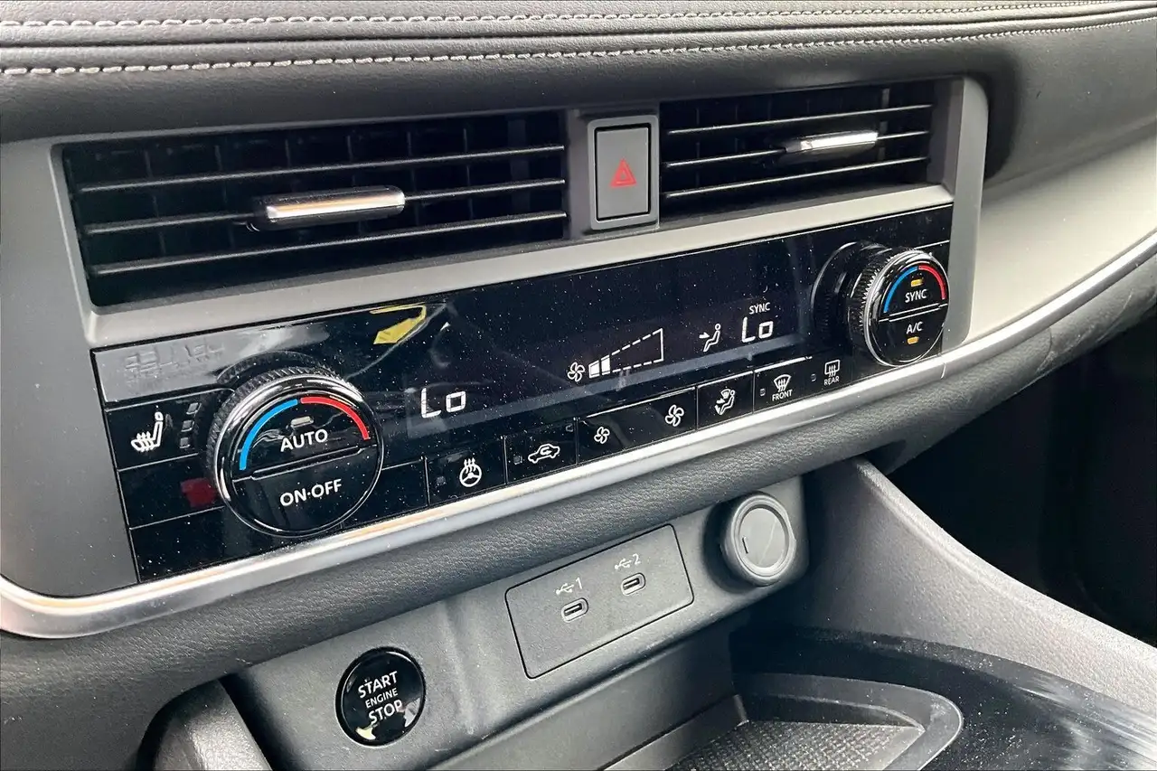 Nissan Rogue снимка Nissan Rogue