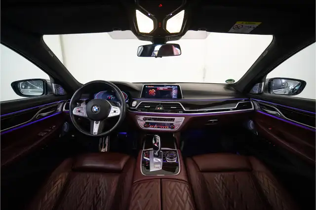 BMW 7 Series view 27