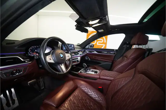 BMW 7 Series view 26