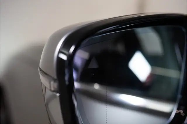 BMW 7 Series view 17