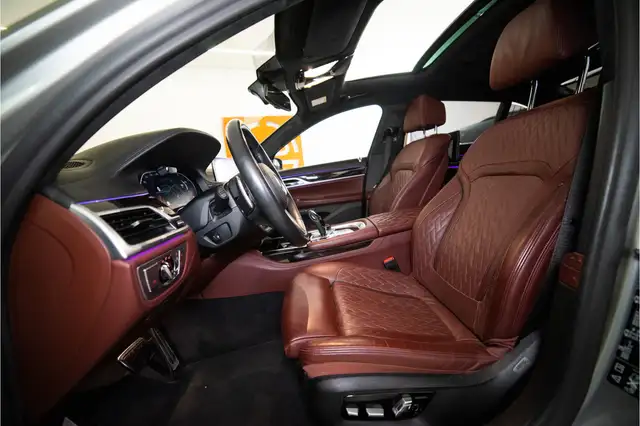 BMW 7 Series view 30