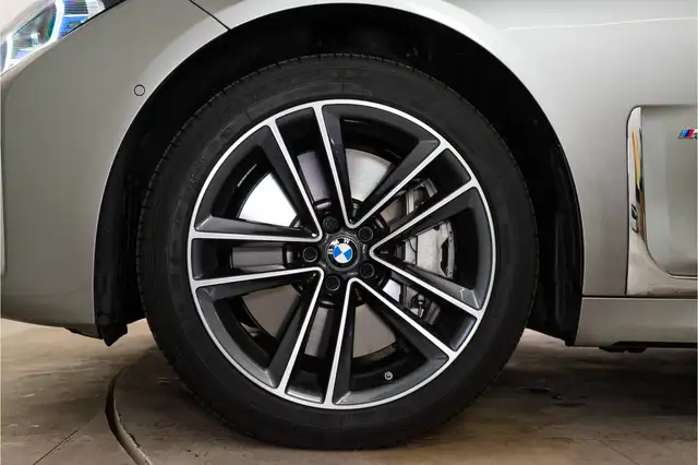 BMW 7 Series view 15