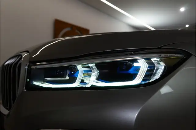 BMW 7 Series view 13