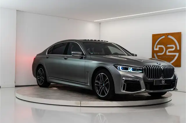 BMW 7 Series view 7