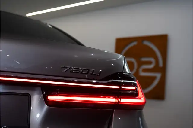 BMW 7 Series view 22